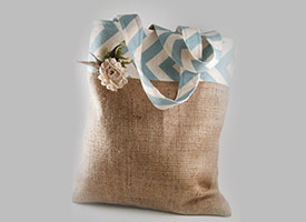 over the shoulder jute bags